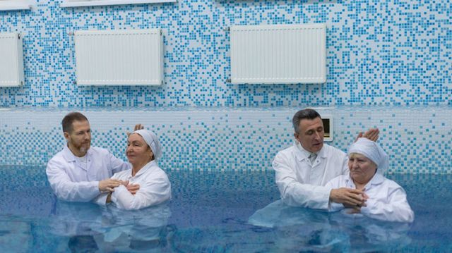 Водне хрещення братів та сестер 7 січня 2024, фото 8
